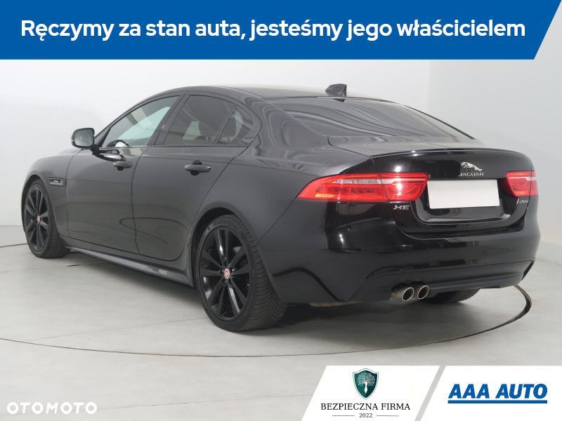 Jaguar XE - 6