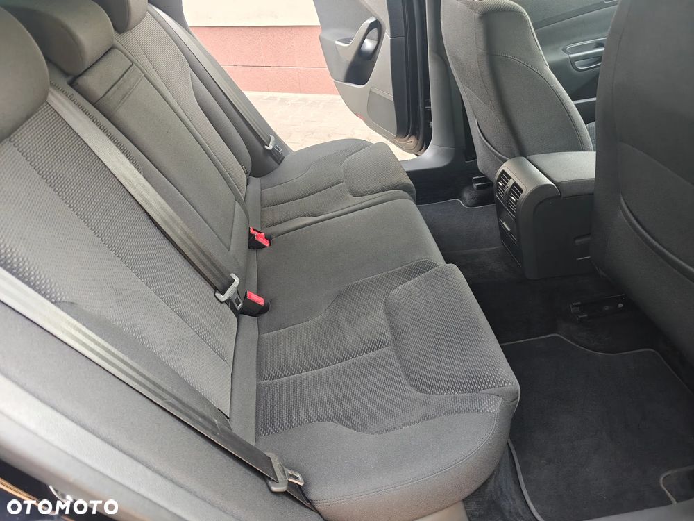 Volkswagen Passat 1.6 Comfortline - 6
