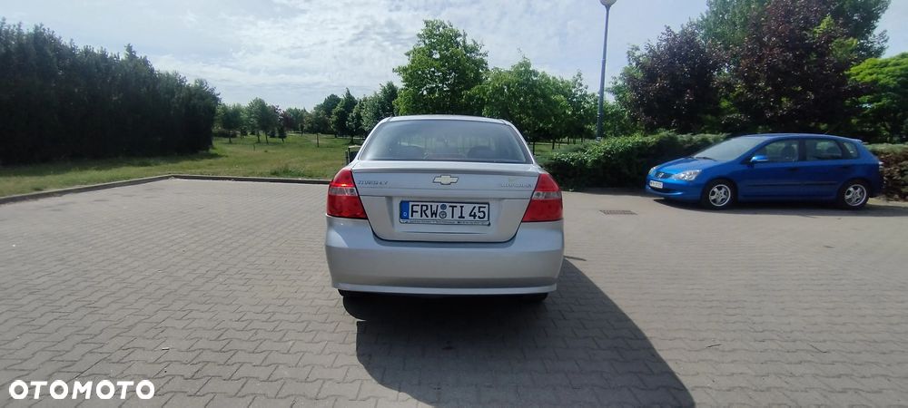 Chevrolet Aveo - 11
