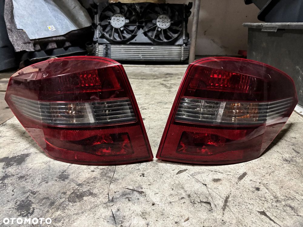 Lampy tył Renault Laguna III kombi