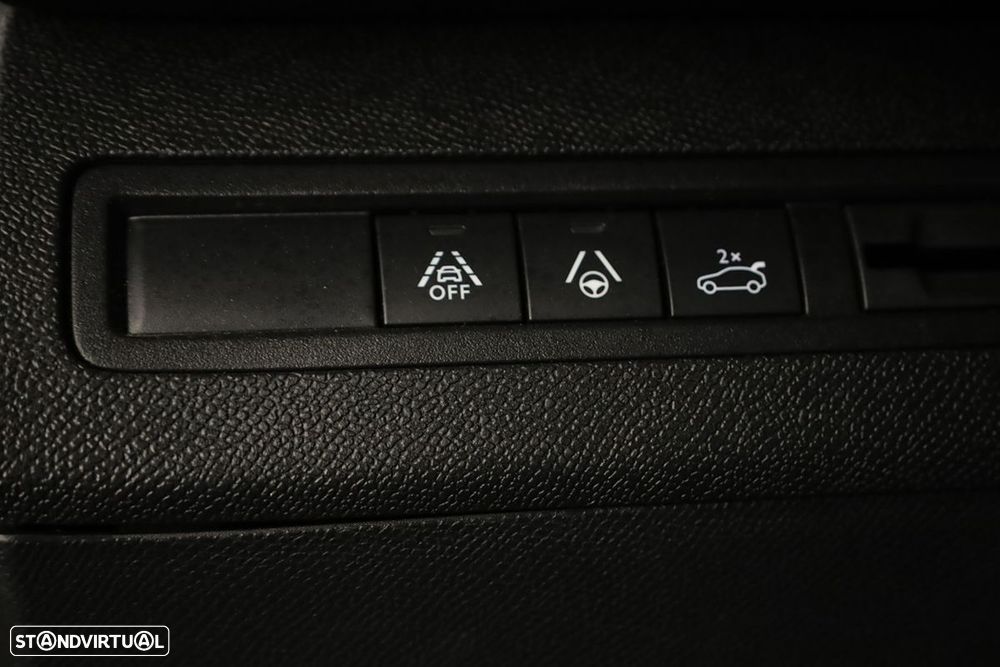 Peugeot 3008 1.2 Hybrid Allure e-DCS6 - 19