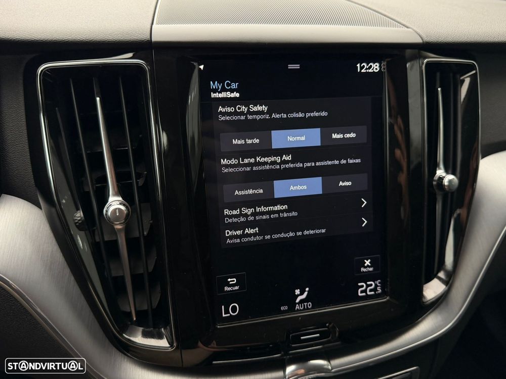 Volvo XC 60 2.0 D4 Momentum Geartronic - 40