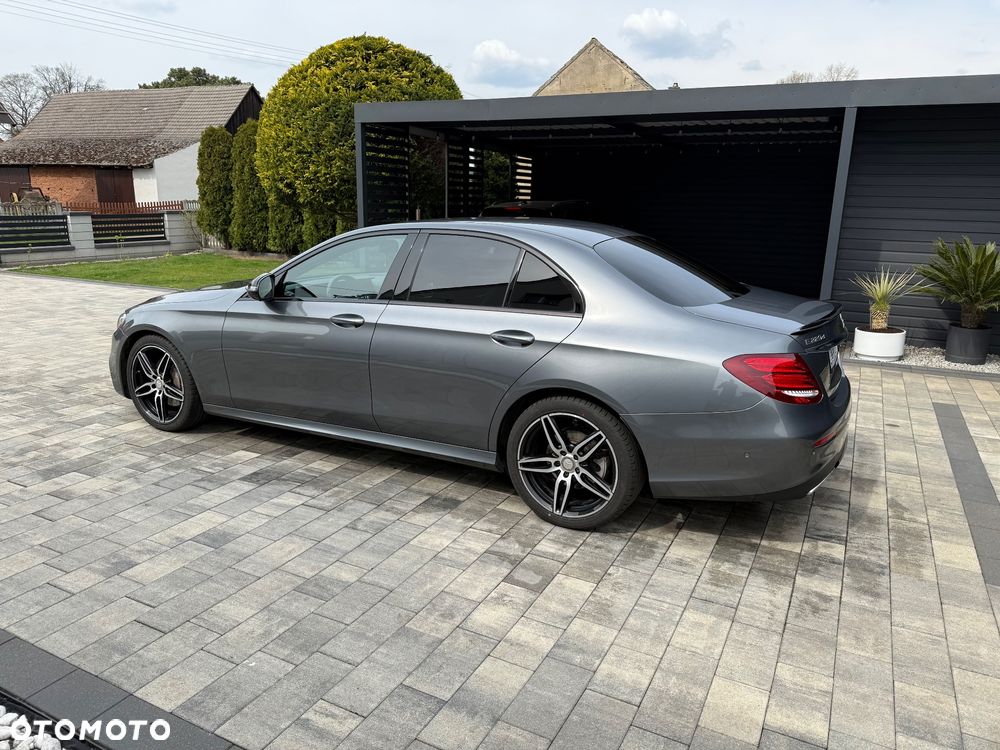 Mercedes-Benz Klasa E 220 d 9G-TRONIC - 20