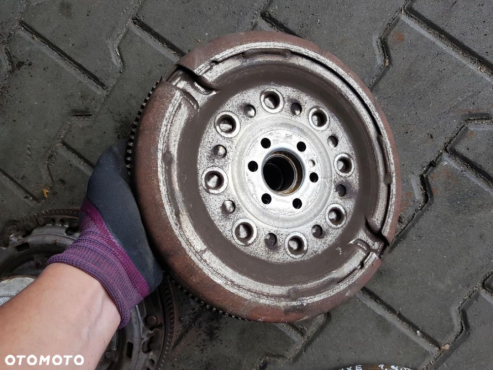 VW TIGUAN I 5N 06-15r 2.0 TDI CBA KOŁO DWUMASOWE - 4