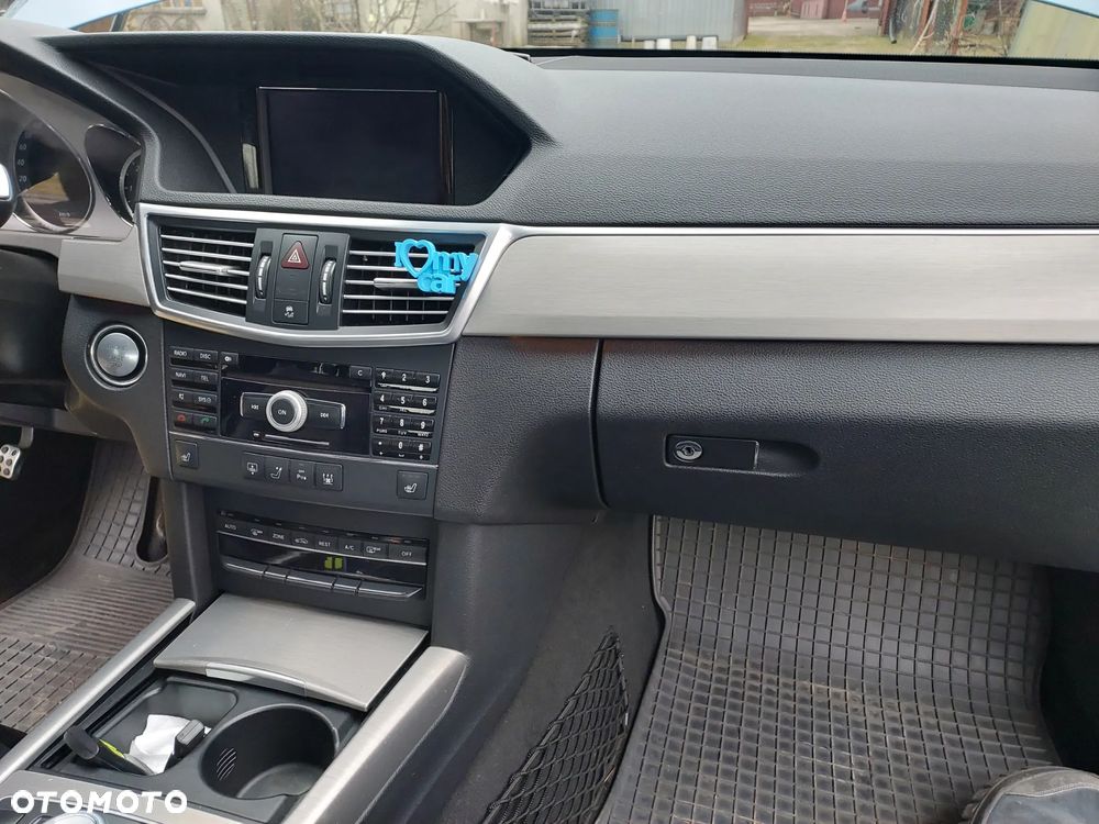 Mercedes-Benz Klasa E 350 CDI DPF 4Matic BlueEFFICIENCY 7G-TRONIC - 31