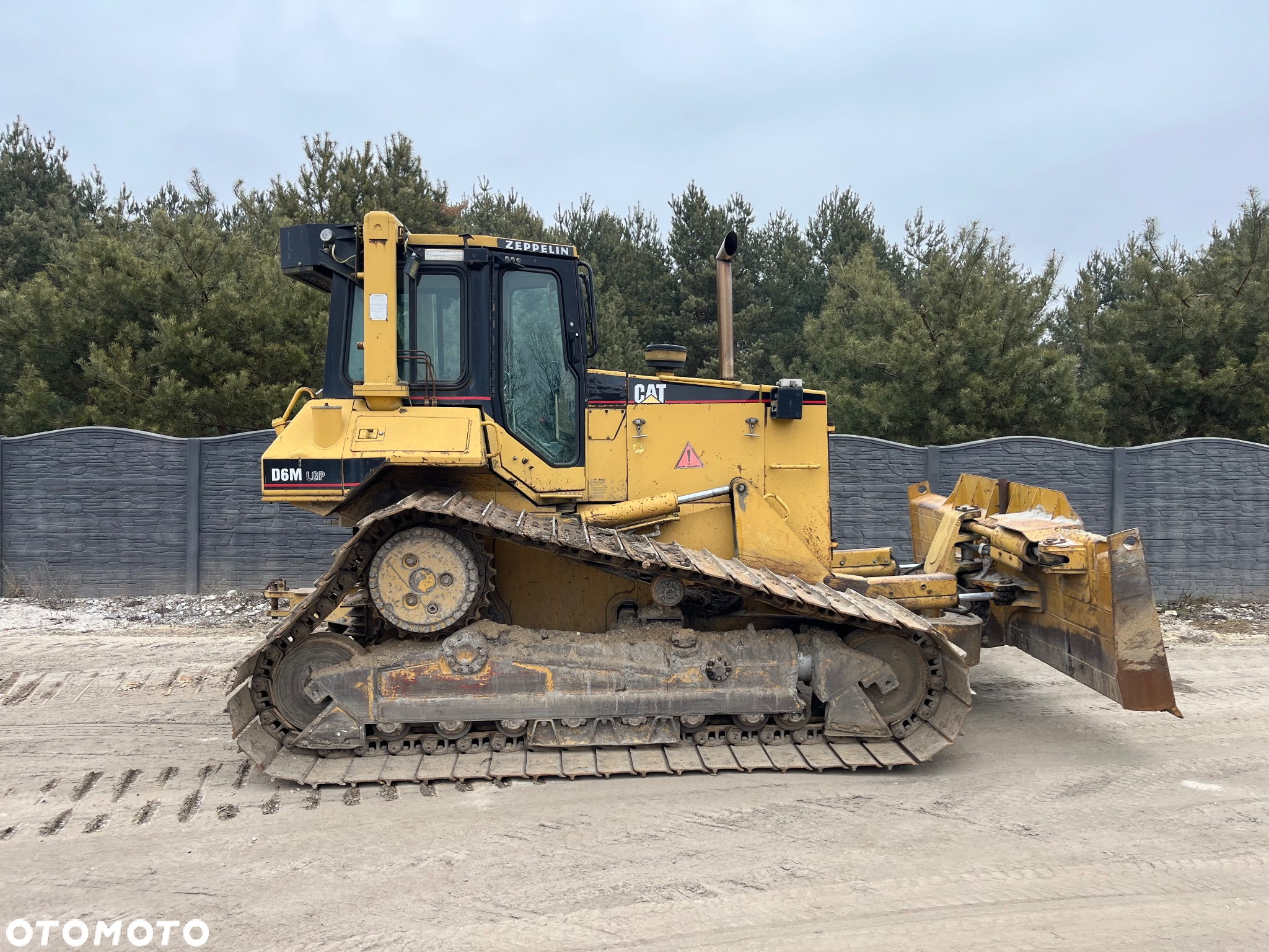 Caterpillar D6M LGP - 4