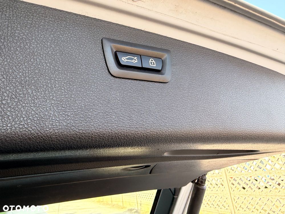 BMW Seria 3 320d xDrive - 27