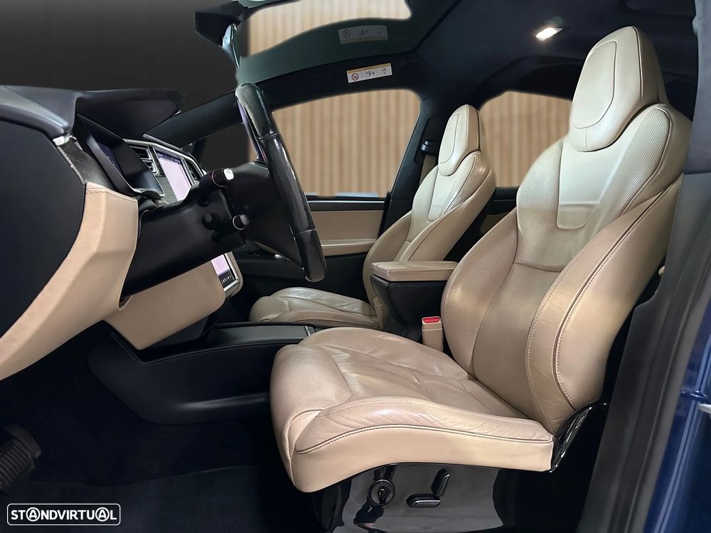 Tesla Model X 90D - 10