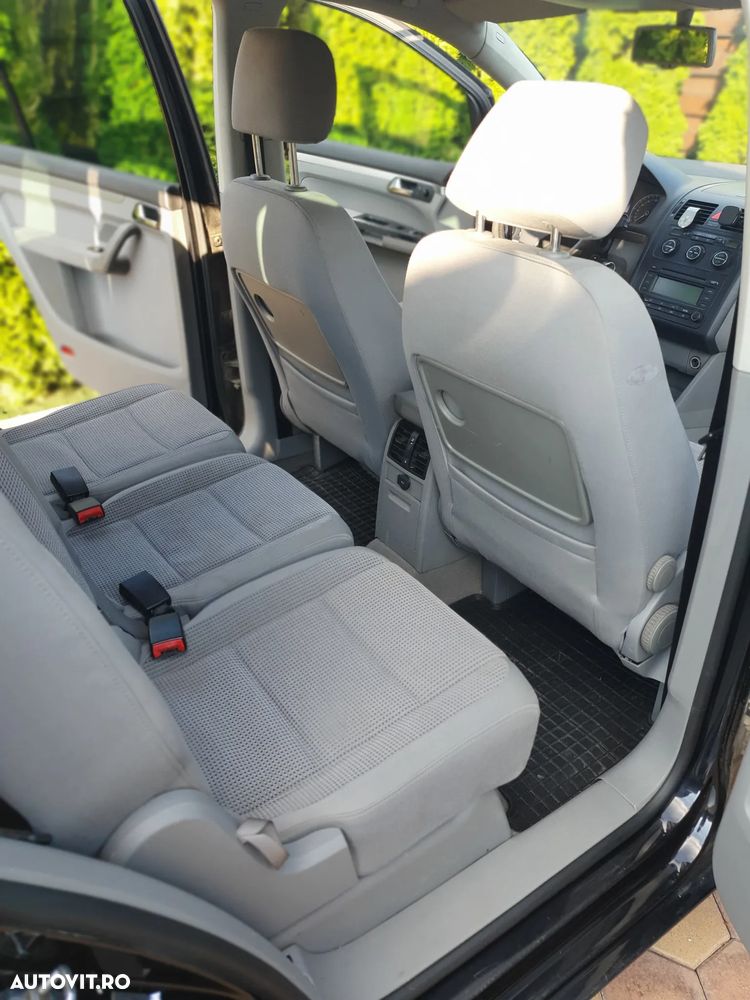 Volkswagen Touran - 28