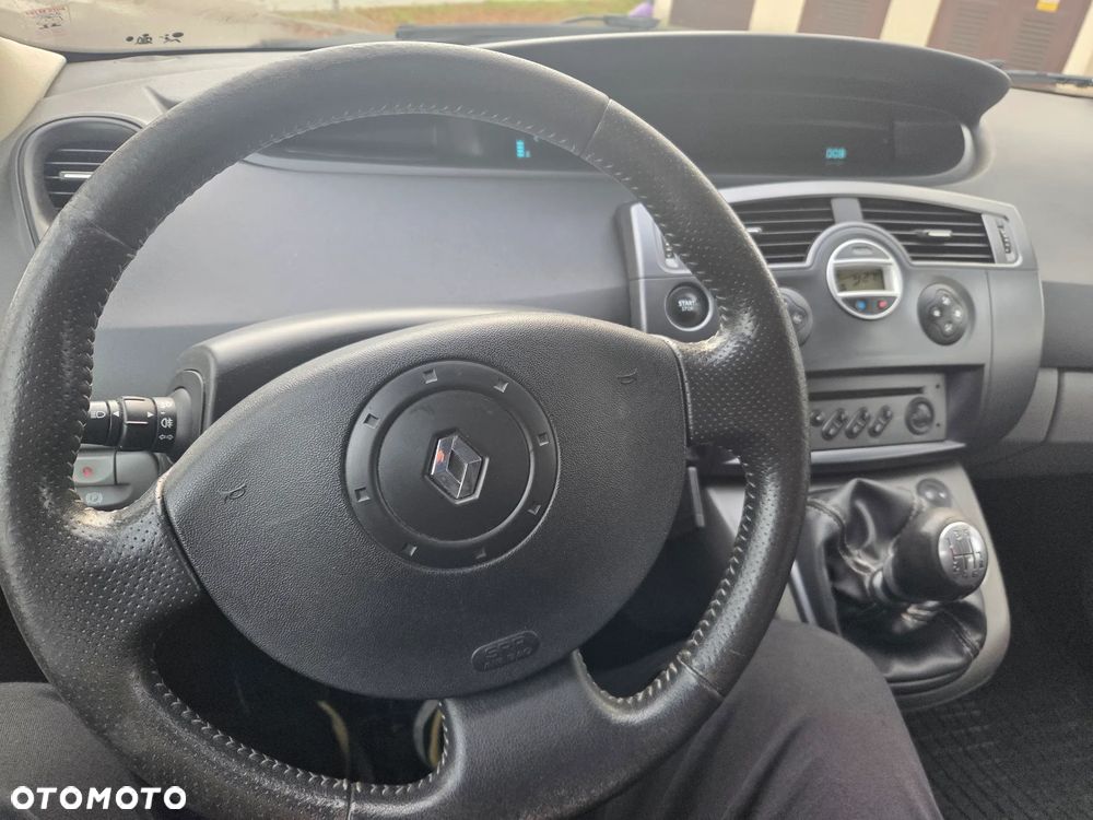 Renault Scenic 2.0 Confort Authentique - 6