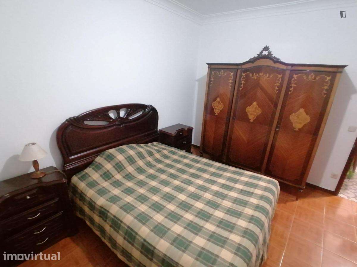 Quarto - localizado em Matosinhos - Grande imagem: 2/6