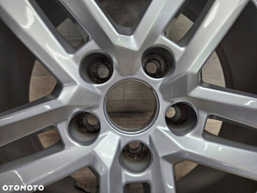Felga Audi A4 B9 8W0 7.0Jx17H2 Et42 5x112 - 2