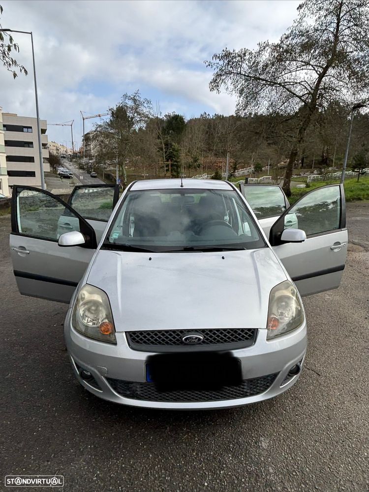 Ford Fiesta 1.4 TDCI Ambiente - 1