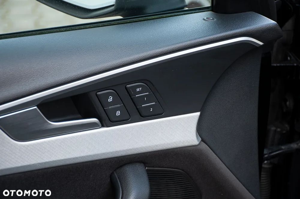 Audi A4 Avant 2.0 TDI ultra S tronic sport - 24