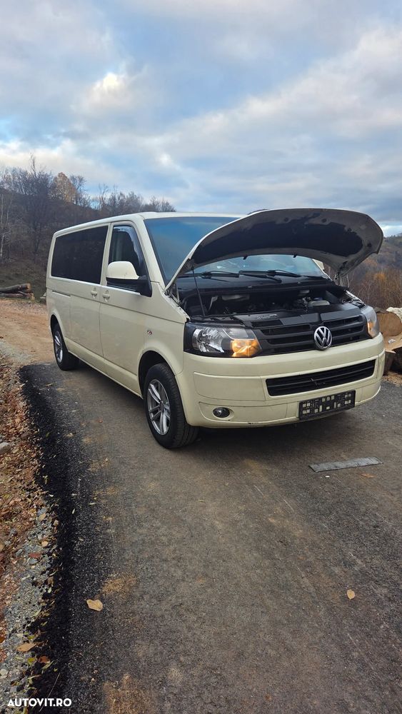 Volkswagen Caravelle - 10