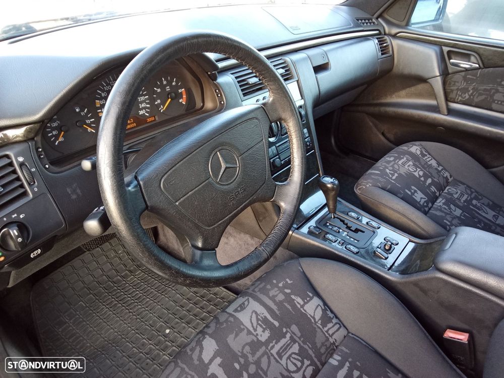 Mercedes-Benz E 300 TD Classic - 10