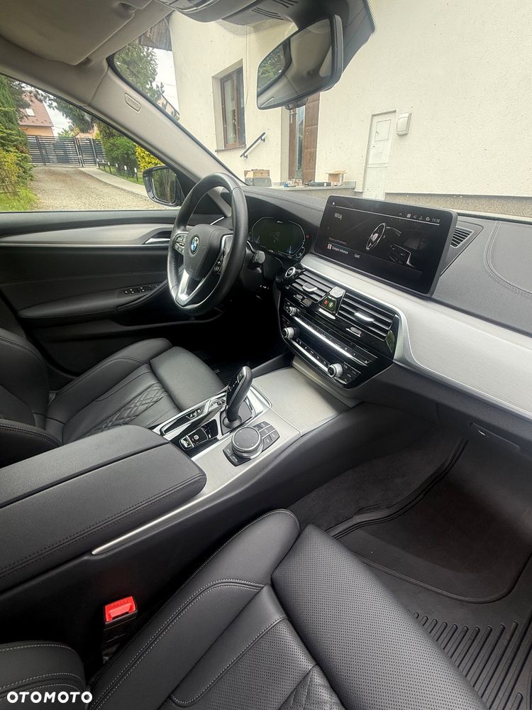 BMW Seria 5 530e xDrive PHEV M Sport - 8