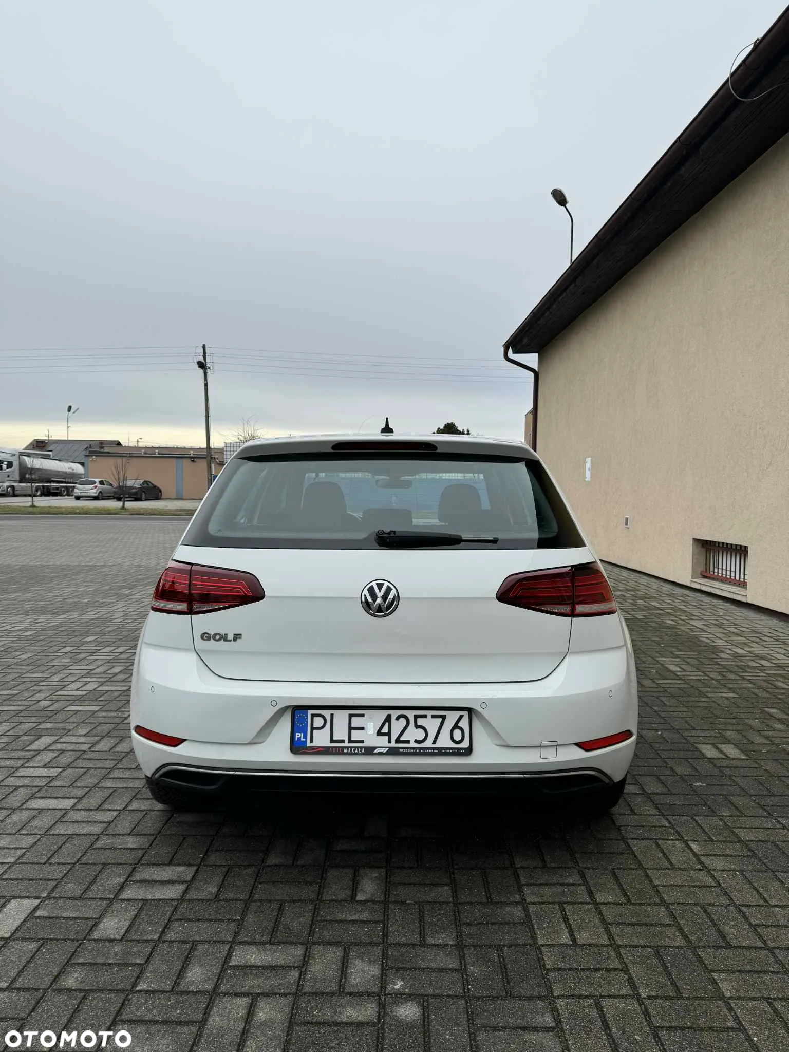 Volkswagen Golf - 10