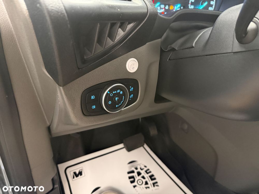 Ford Transit Connect - 19