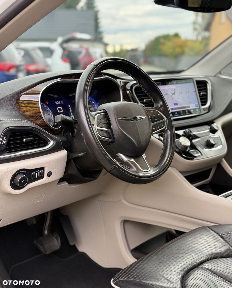 Chrysler Pacifica - 13