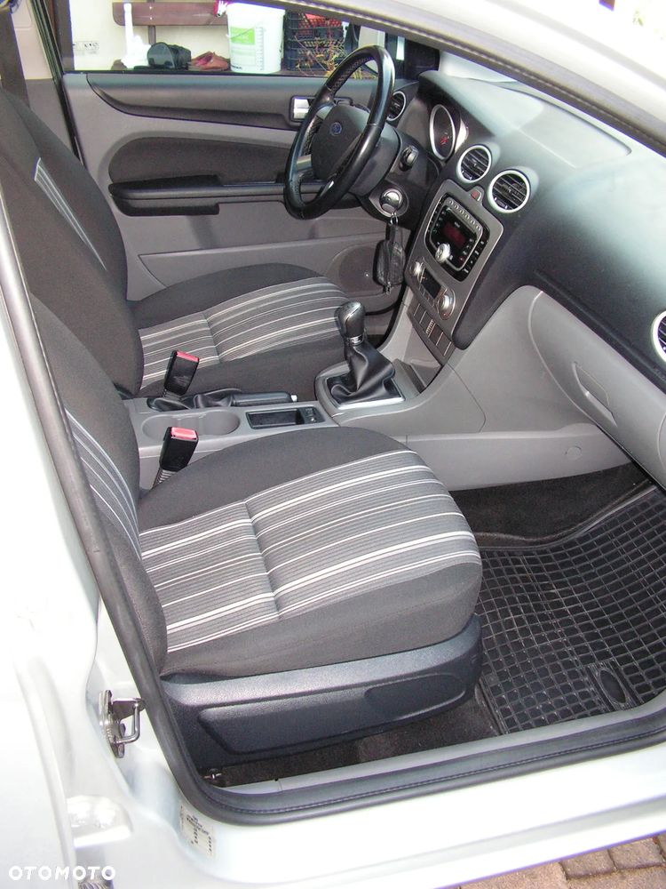 Ford Focus 1.6 Trend EU5 - 17