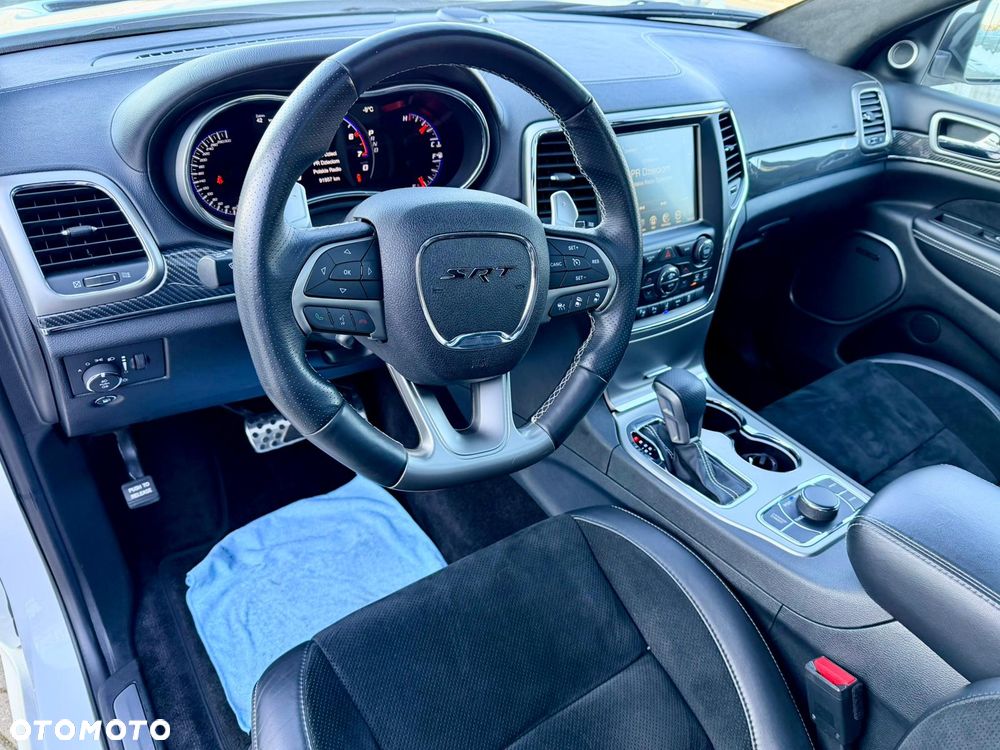 Jeep Grand Cherokee - 12