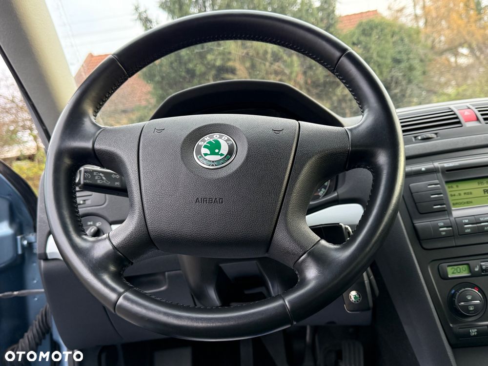 Skoda Octavia 1.6 Combi Ambiente - 21