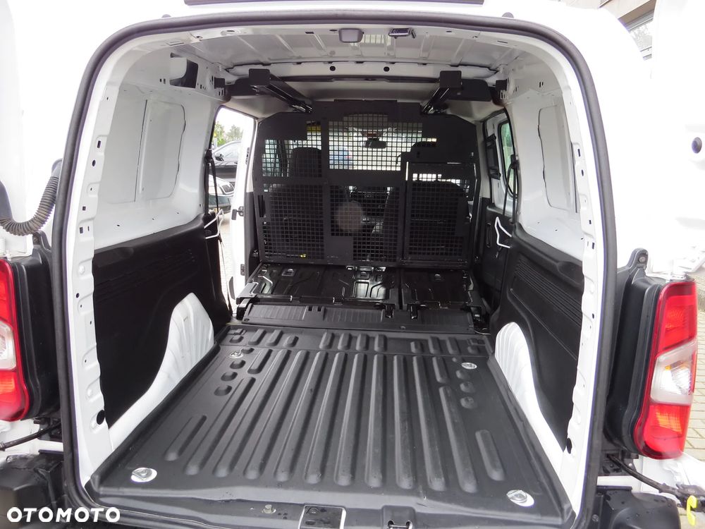 Toyota Proace City 1.2 D-4t 130KM A/t Long Brygadówka - 31