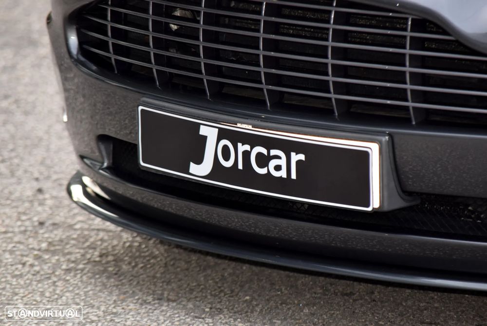 Aston Martin Vanquish - 4