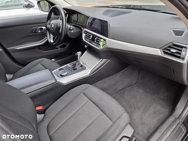 BMW Seria 3 318i - 16
