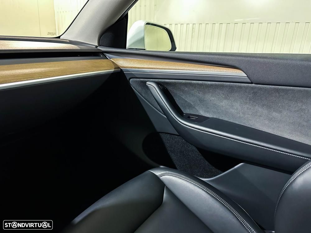 Tesla Model Y Standard - 48