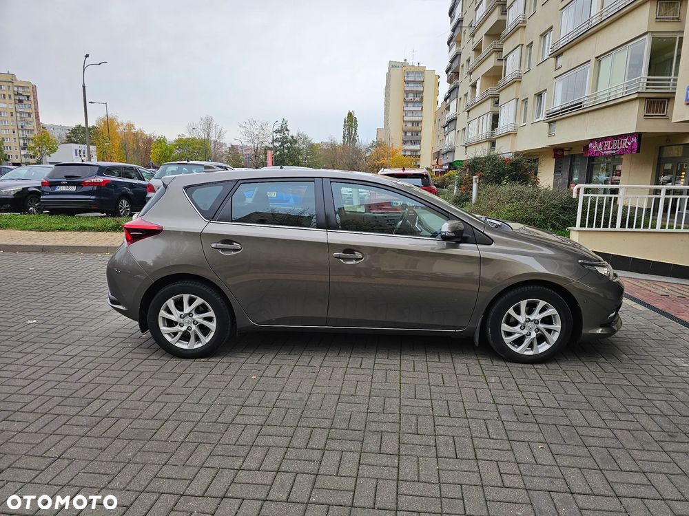 Toyota Auris 1.6 Premium - 24