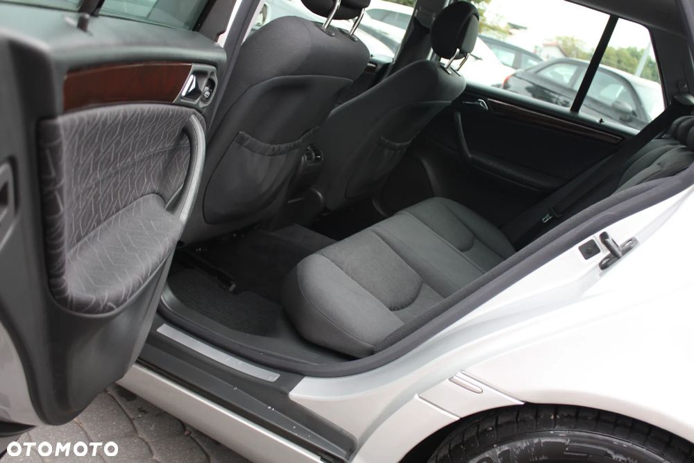 Mercedes-Benz Klasa C 180 Kompressor Automatik Elegance - 27