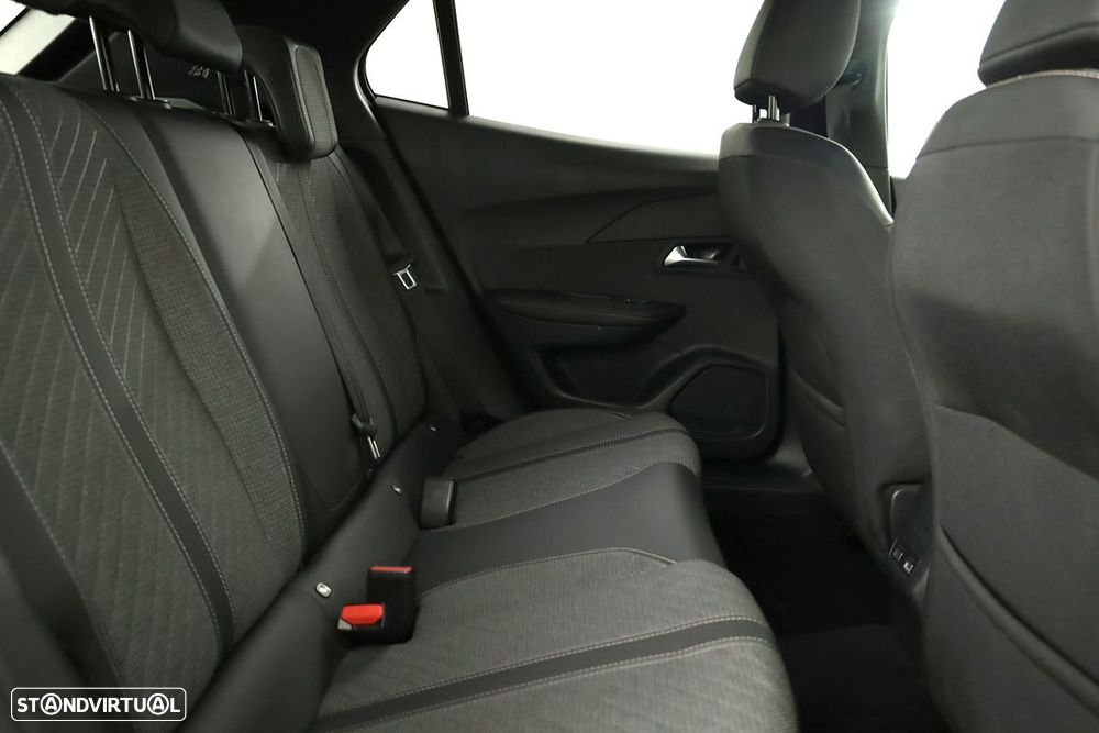Peugeot 2008 1.2 PureTech Allure - 21