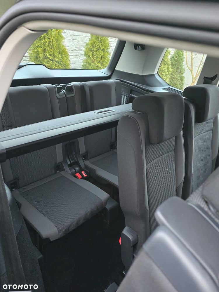 Volkswagen Touran - 31