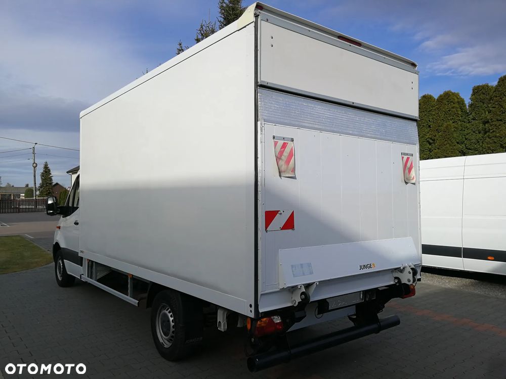 Mercedes-Benz Sprinter - 4