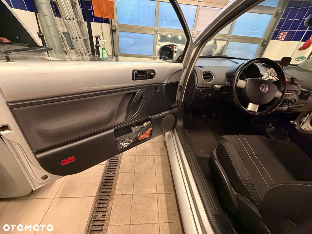 Volkswagen New Beetle - 21