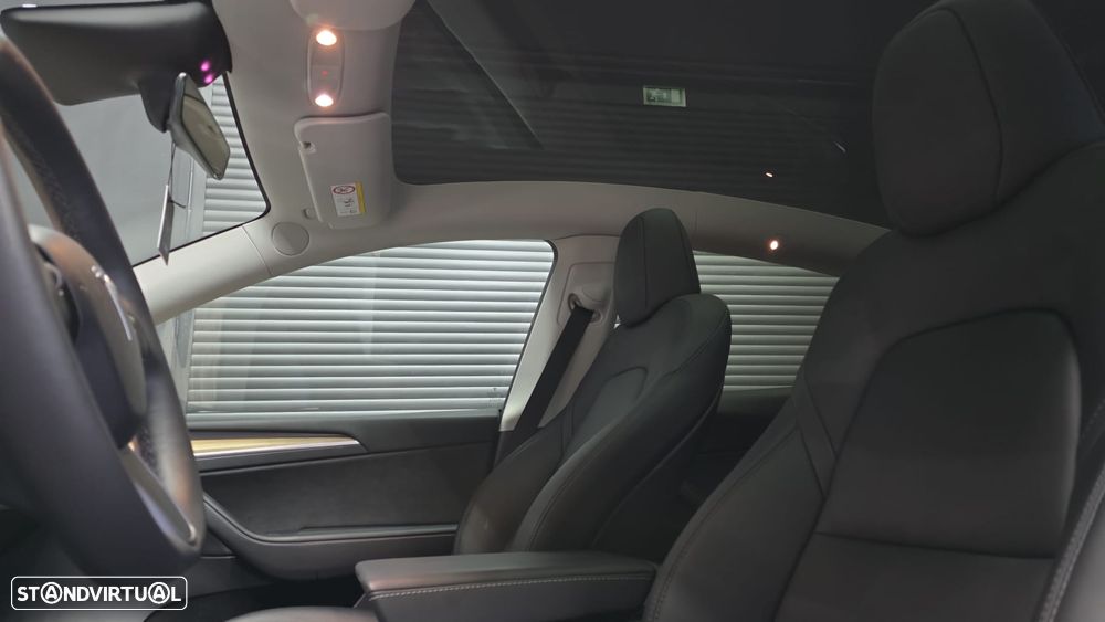 Tesla Model Y Standard - 14