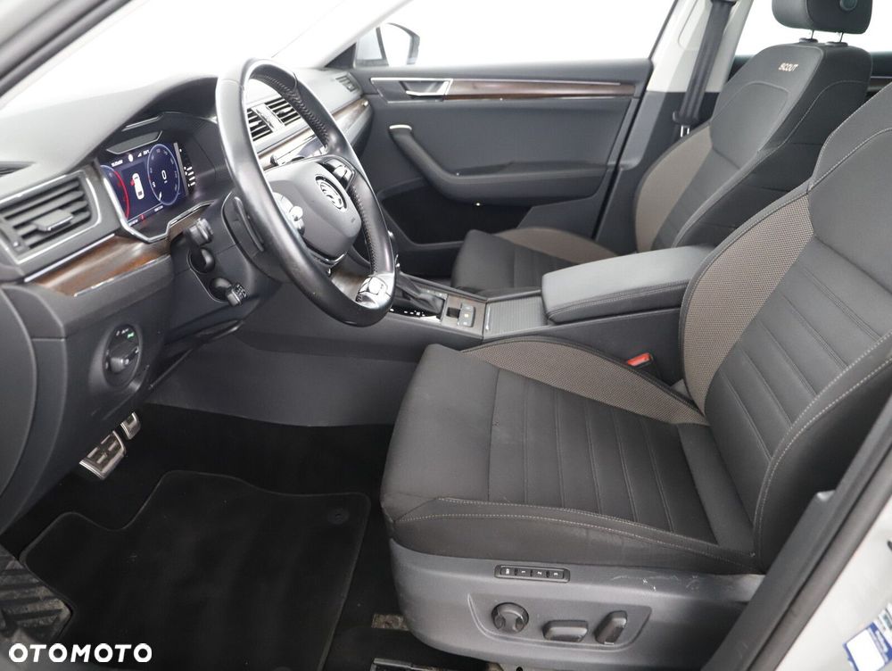Skoda Superb 2.0 TDI SCR 4x4 Scout DSG - 9