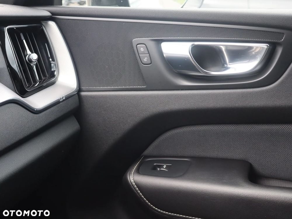 Volvo XC 60 B5 B AWD R-Design - 23