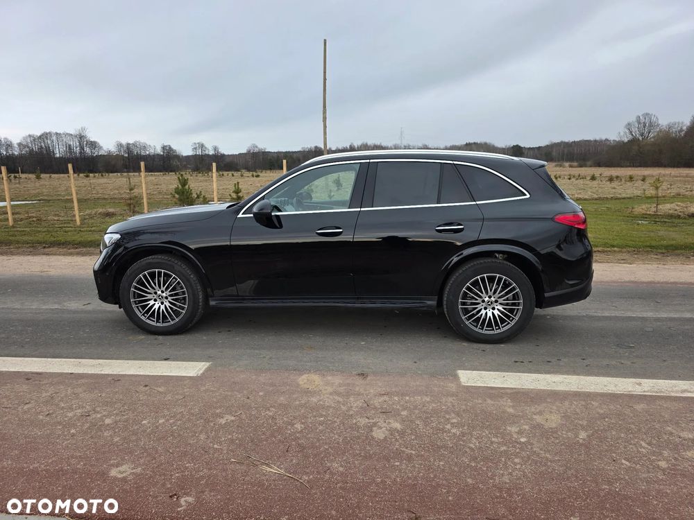 Mercedes-Benz GLC 300 4Matic 9G-TRONIC AMG Line - 3
