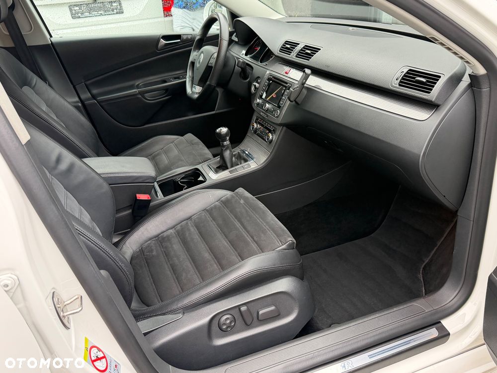 Volkswagen Passat - 32