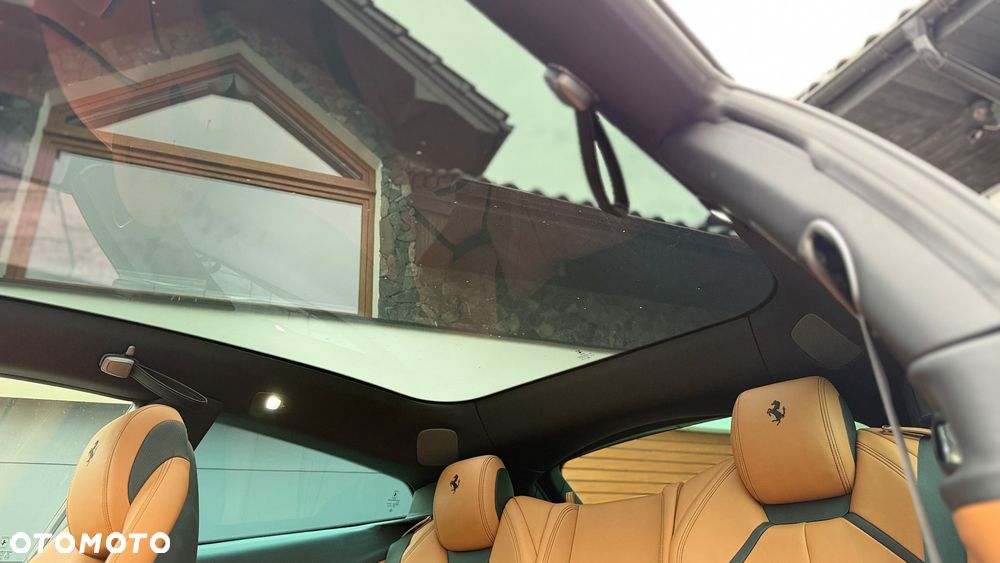 Ferrari GTC4Lusso - 12