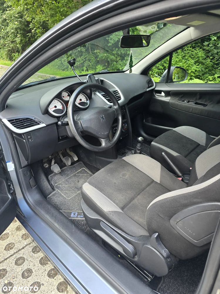 Peugeot 207 - 10