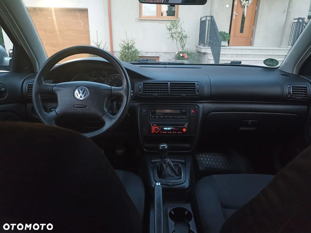 Volkswagen Passat 1.9 TDI Comfortline - 12