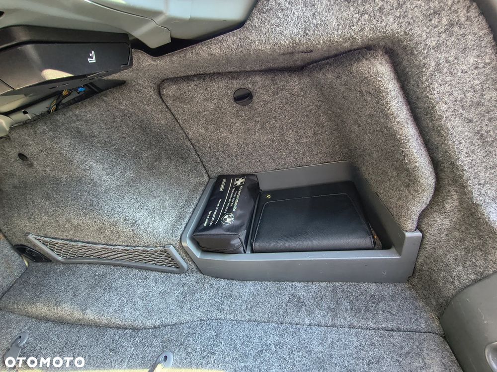 BMW Seria 3 320i - 34