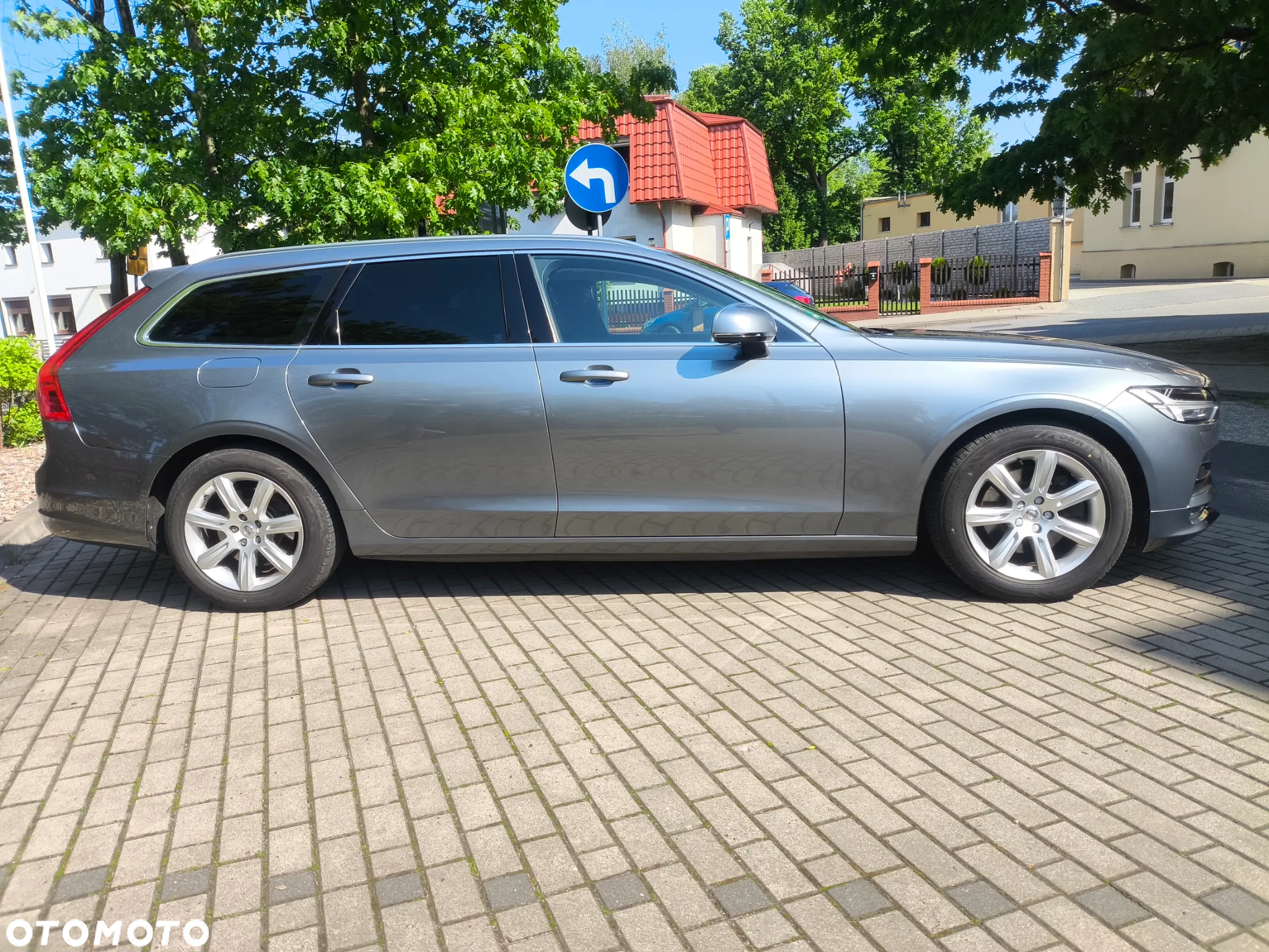 Volvo V90 D4 Momentum - 11