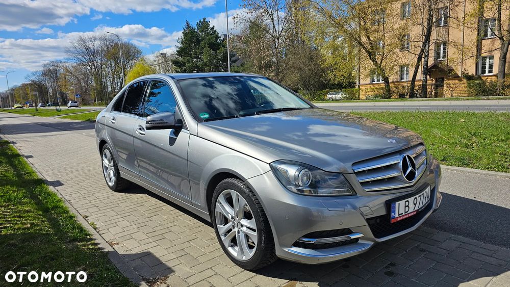 Mercedes-Benz Klasa C 200 CGI BlueEFFICIENCY Avantgarde - 4