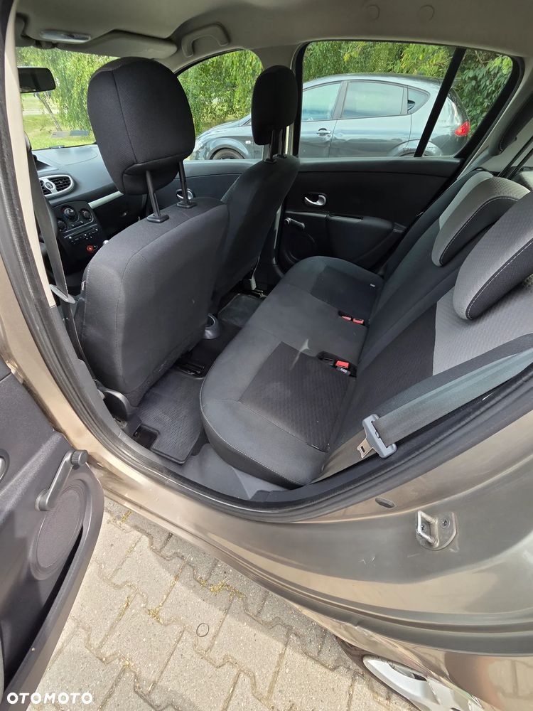 Renault Clio 1.2 16V Expression - 12