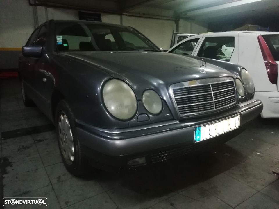 MERCEDES E320 W210 - 1